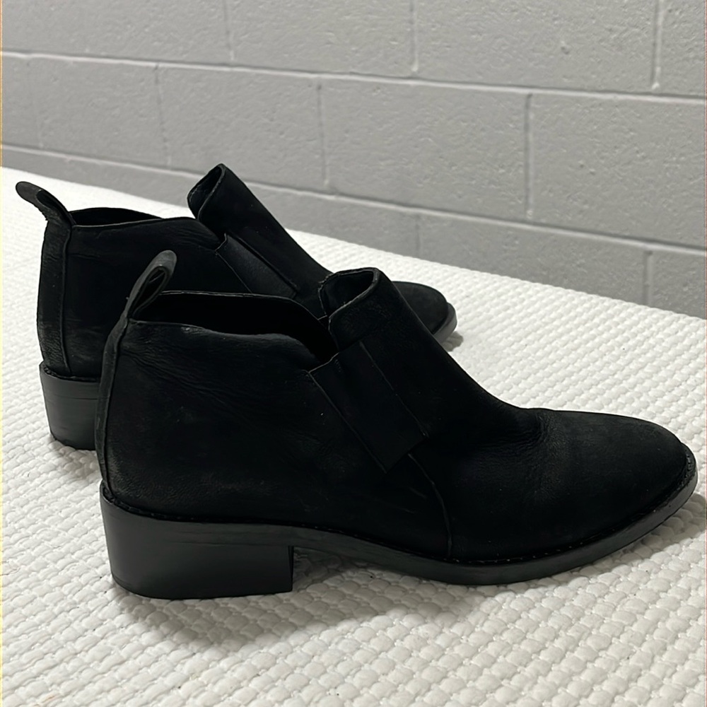 Eileen Fisher Black suede Leather pull on Ankle Boots Size 6